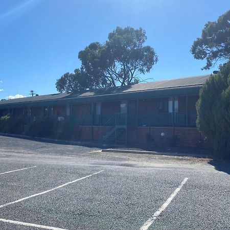 Deniliquin Country Club Motor Inn Exterior foto