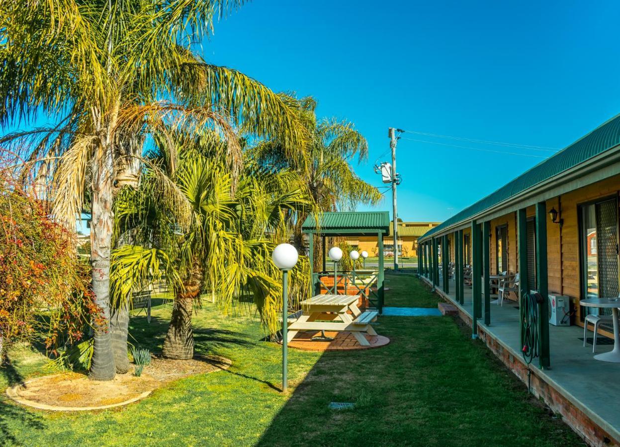 Deniliquin Country Club Motor Inn Exterior foto