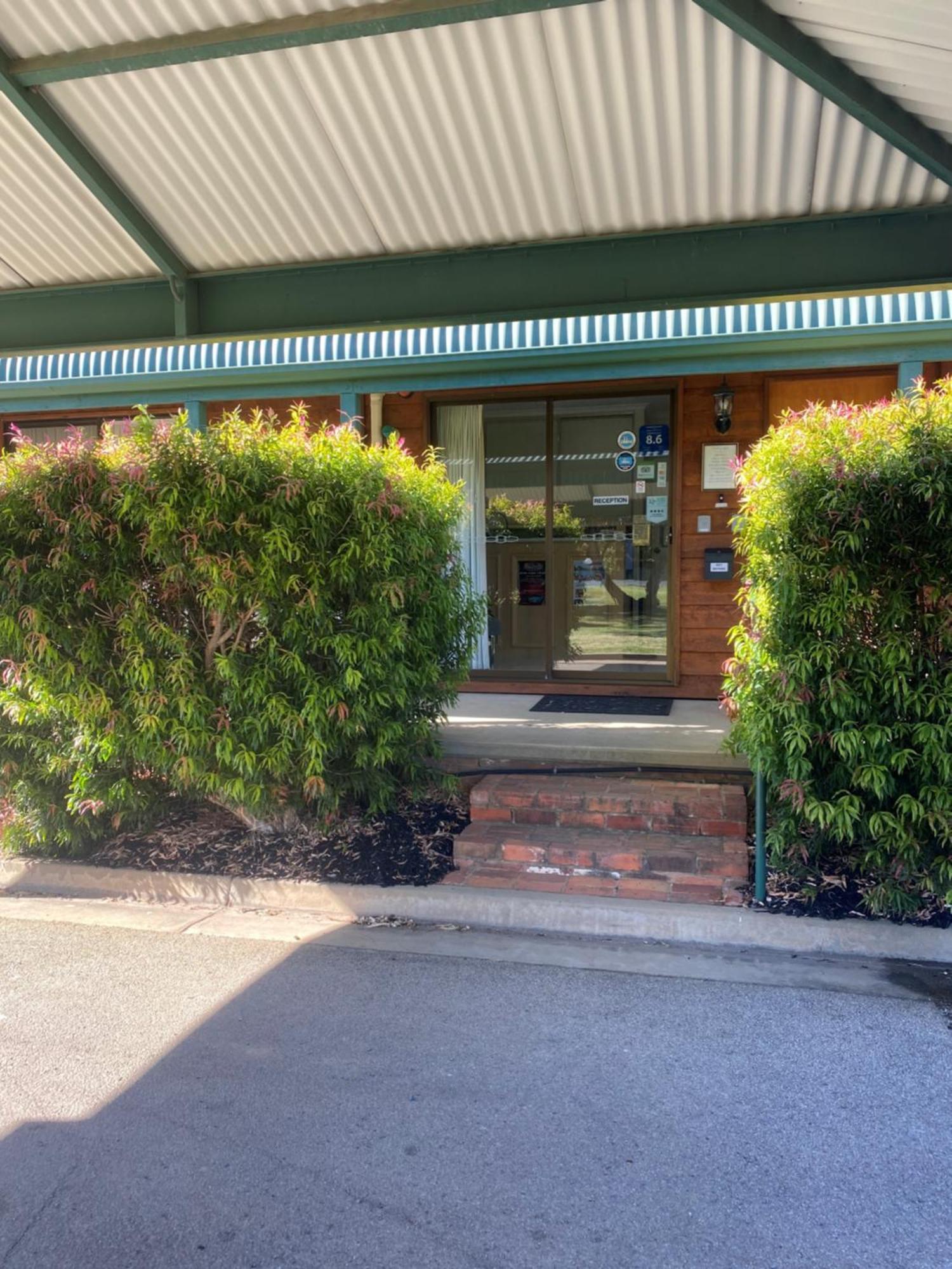 Deniliquin Country Club Motor Inn Exterior foto