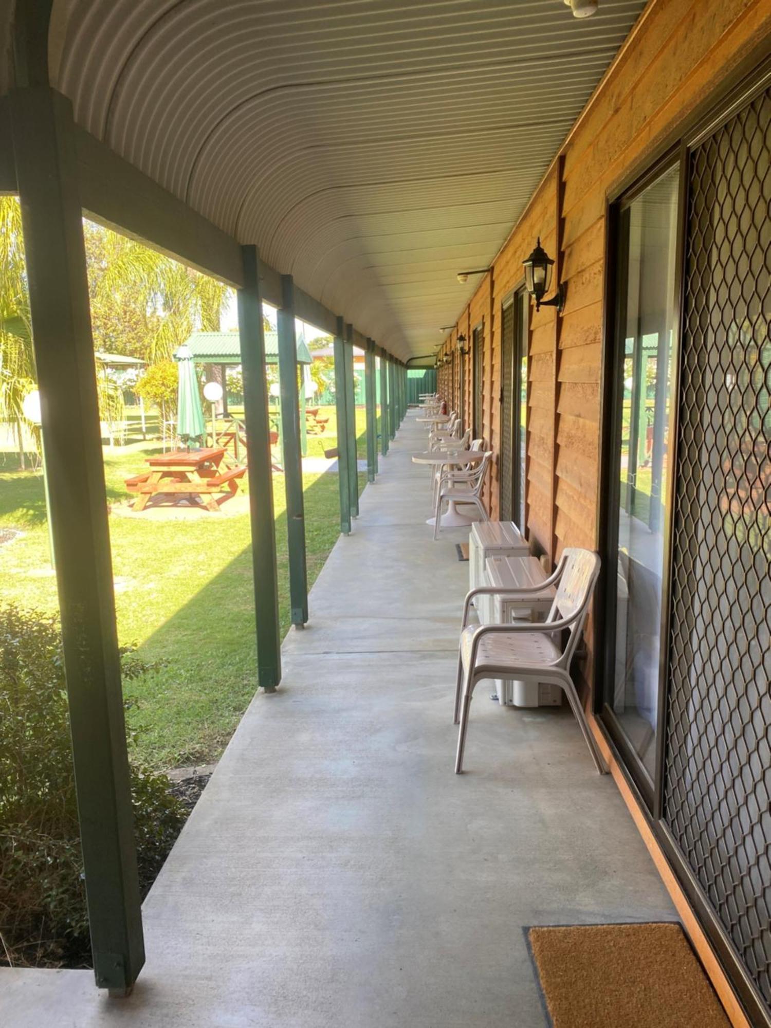 Deniliquin Country Club Motor Inn Exterior foto