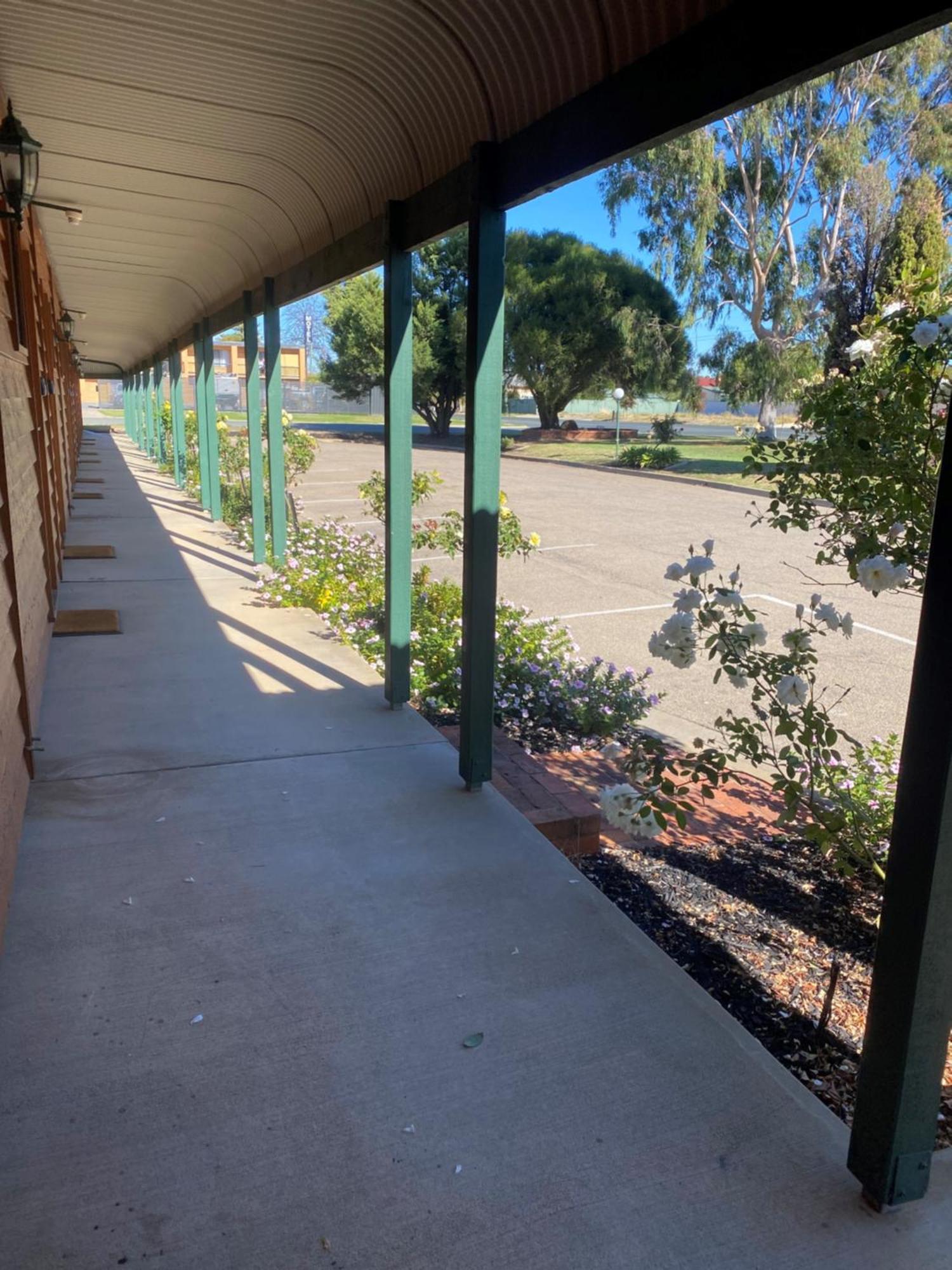 Deniliquin Country Club Motor Inn Exterior foto