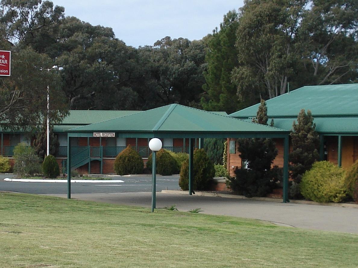 Deniliquin Country Club Motor Inn Exterior foto